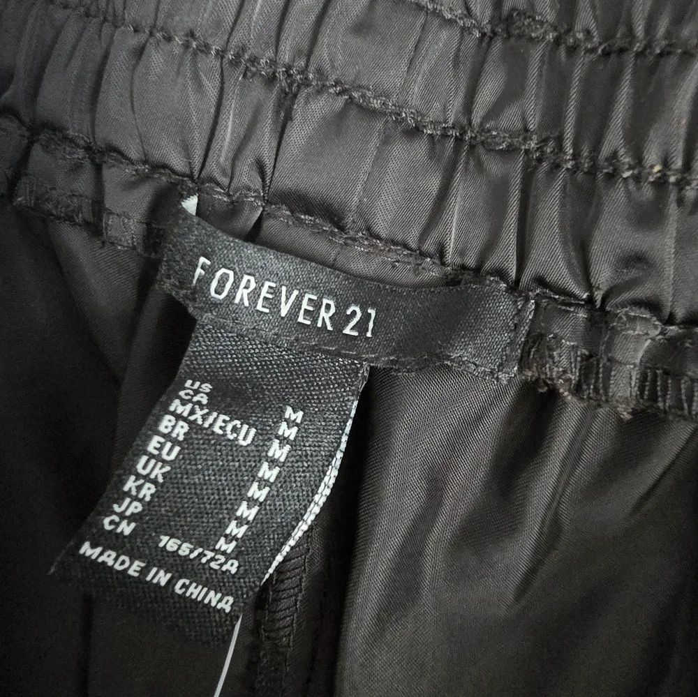 Forever 21 Black High Waisted Cargo Sweatpants Medium